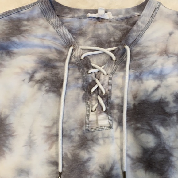 Grey and white tie dye- cloud chaser lace up sweatshirt. So: large - Picture 5 of 6